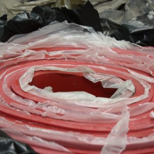 Empaquetadura 10mmx1,2mt NR abrasiva sin tela roja
